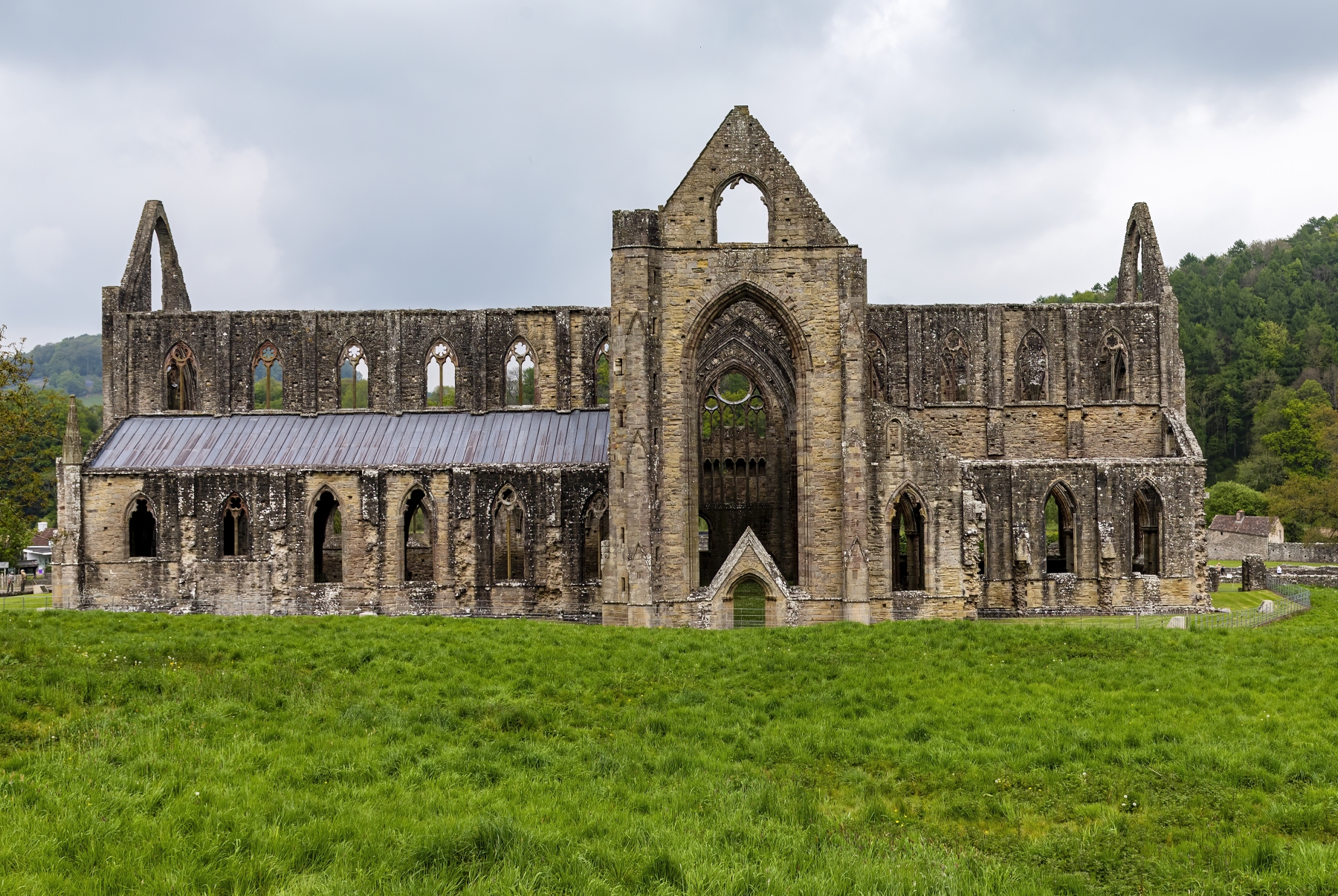 /gallery/west_europe/Wales/Monmouthshire/tintern abbey/Tintern Abbey, Wales May 2022-022_med.jpg